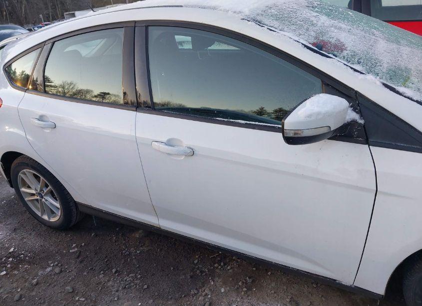 Photo 13 of 2018 Ford Focus SE (VIN 1FADP3K24JL254216)