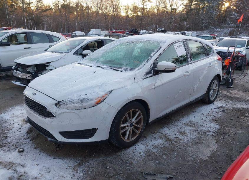 Photo 2 of 2018 Ford Focus SE (VIN 1FADP3K24JL254216)