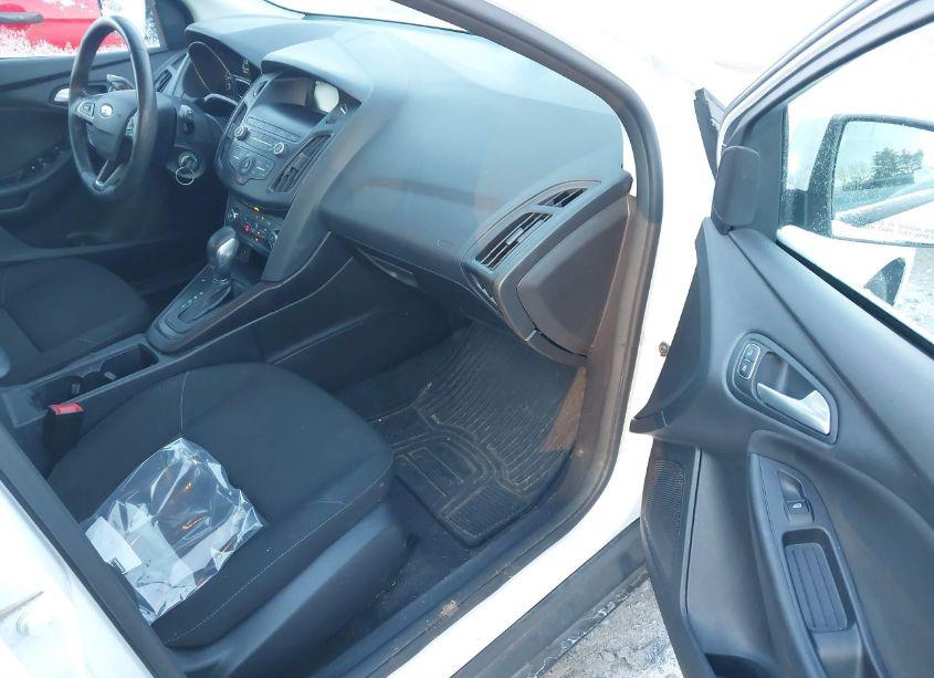Photo 5 of 2018 Ford Focus SE (VIN 1FADP3K24JL254216)