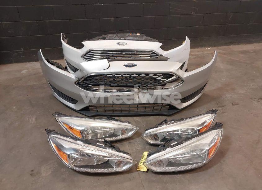 Photo 12 of 2018 Ford Focus SE (VIN 1FADP3K24JL254572)