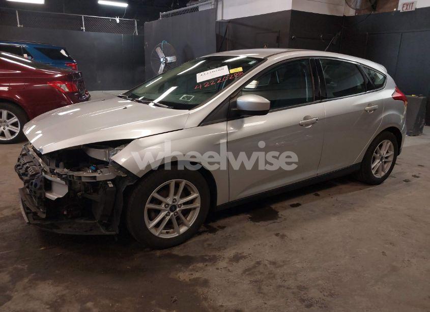 Photo 2 of 2018 Ford Focus SE (VIN 1FADP3K24JL254572)