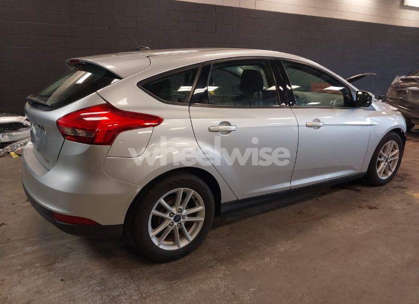 Photo 4 of 2018 Ford Focus SE (VIN 1FADP3K24JL254572)