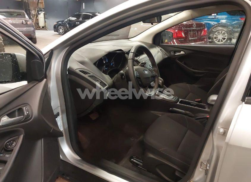 Photo 5 of 2018 Ford Focus SE (VIN 1FADP3K24JL254572)