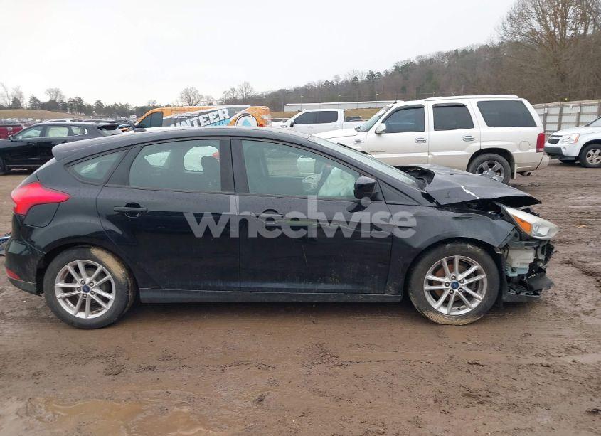Photo 14 of 2018 Ford Focus SE (VIN 1FADP3K24JL255432)