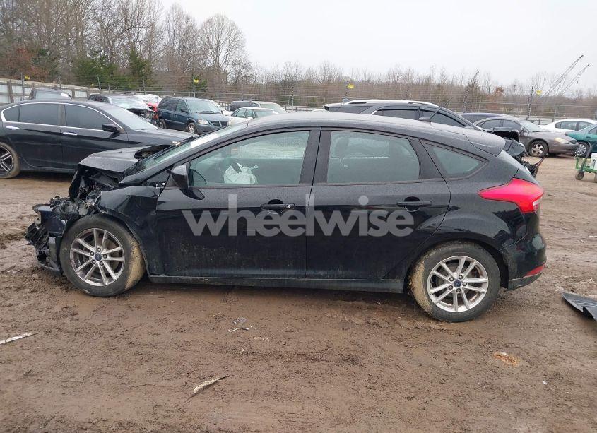 Photo 15 of 2018 Ford Focus SE (VIN 1FADP3K24JL255432)