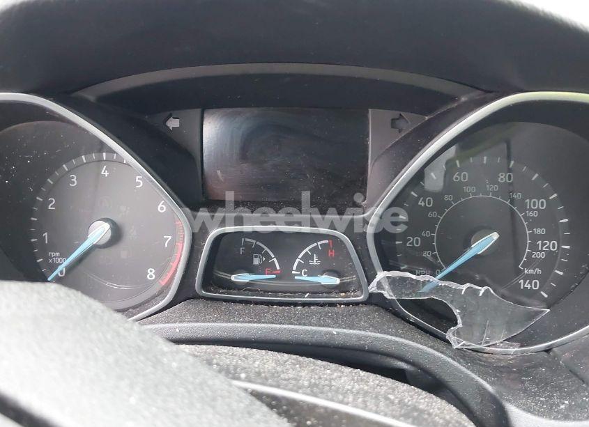 Photo 16 of 2018 Ford Focus SE (VIN 1FADP3K24JL255432)