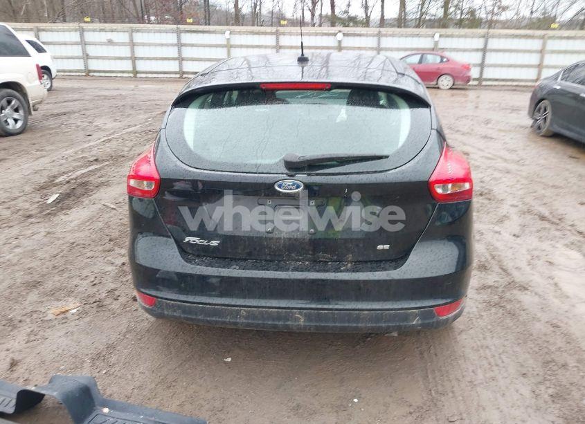 Photo 17 of 2018 Ford Focus SE (VIN 1FADP3K24JL255432)