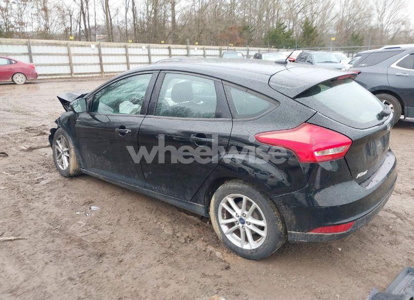 Photo 3 of 2018 Ford Focus SE (VIN 1FADP3K24JL255432)