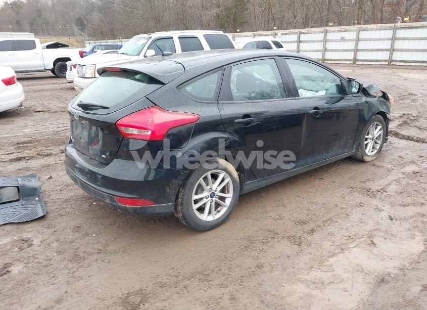 Photo 4 of 2018 Ford Focus SE (VIN 1FADP3K24JL255432)