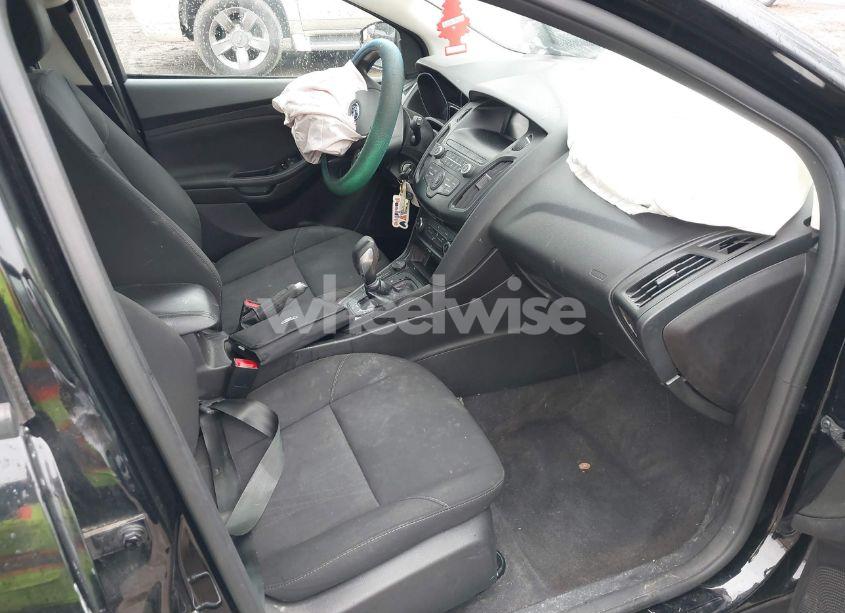 Photo 5 of 2018 Ford Focus SE (VIN 1FADP3K24JL255432)