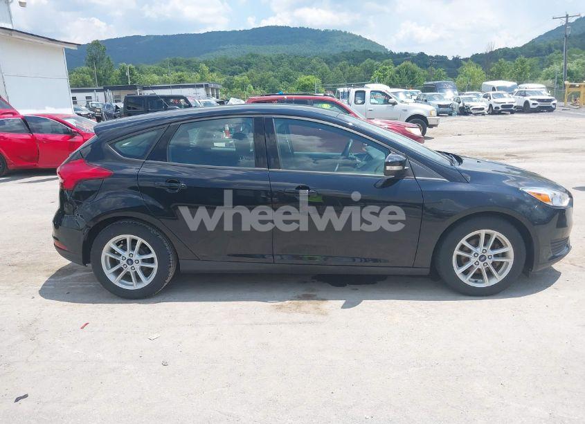Photo 13 of 2018 Ford Focus SE (VIN 1FADP3K24JL257956)