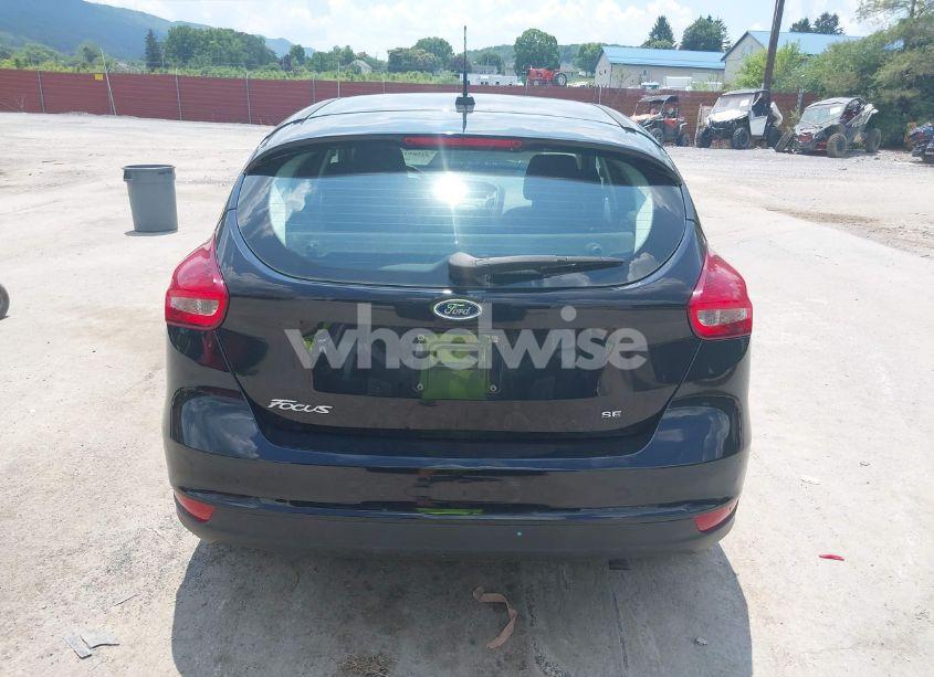 Photo 16 of 2018 Ford Focus SE (VIN 1FADP3K24JL257956)
