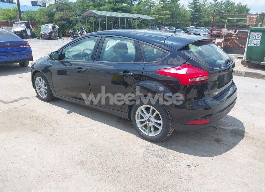 Photo 3 of 2018 Ford Focus SE (VIN 1FADP3K24JL257956)