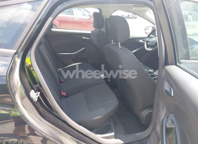 Photo 8 of 2018 Ford Focus SE (VIN 1FADP3K24JL257956)