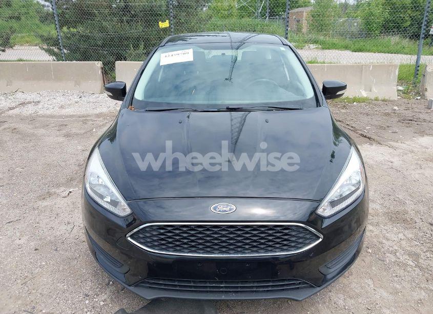 Photo 12 of 2018 Ford Focus SE (VIN 1FADP3K24JL309621)