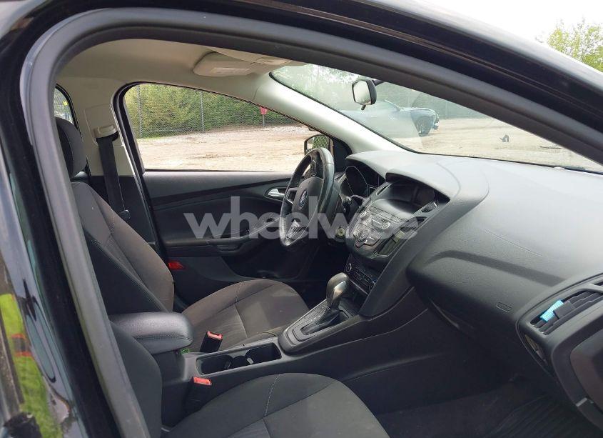 Photo 5 of 2018 Ford Focus SE (VIN 1FADP3K24JL309621)