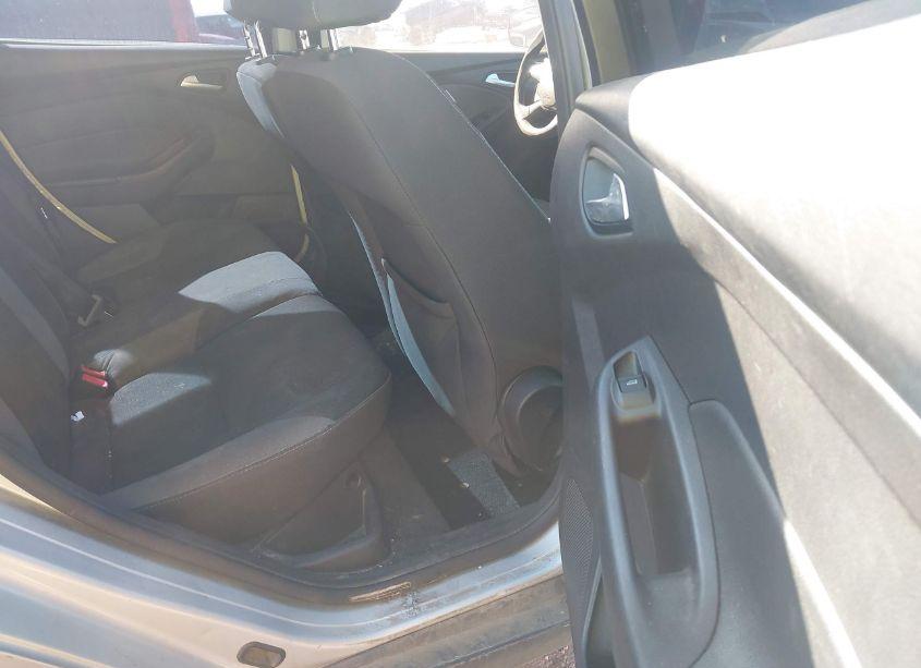 Photo 8 of 2013 Ford Focus SE (VIN 1FADP3K25DL204297)