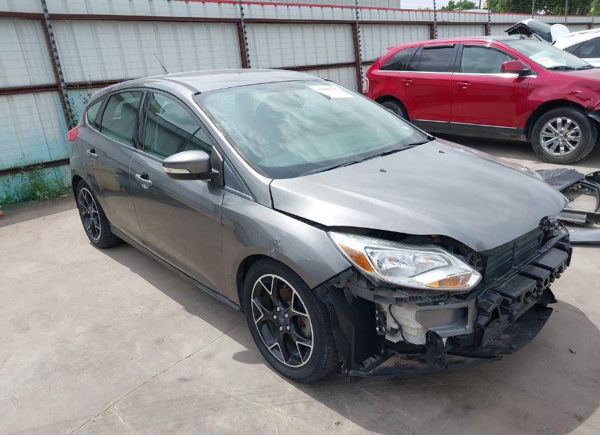 2013 Ford Focus SE (VIN 1FADP3K25DL333835) main photo