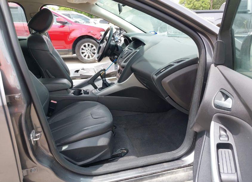 Photo 5 of 2013 Ford Focus SE (VIN 1FADP3K25DL333835)