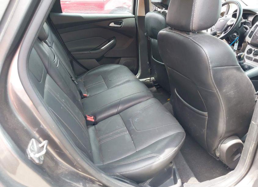 Photo 8 of 2013 Ford Focus SE (VIN 1FADP3K25DL333835)