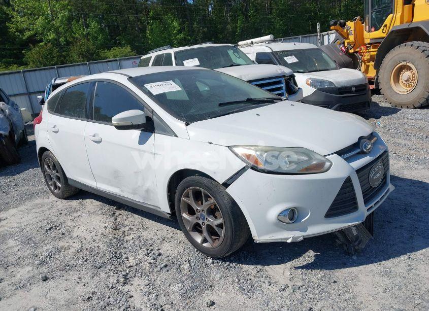 2013 Ford Focus SE (VIN 1FADP3K25DL359335) main photo