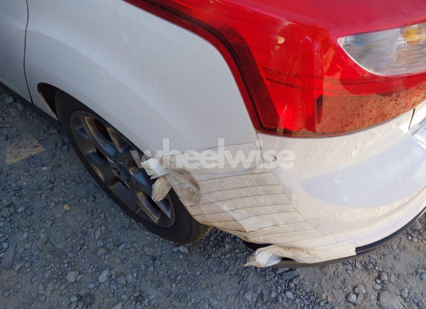 Photo 14 of 2013 Ford Focus SE (VIN 1FADP3K25DL359335)