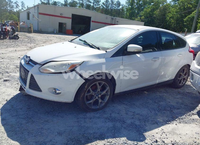 Photo 2 of 2013 Ford Focus SE (VIN 1FADP3K25DL359335)