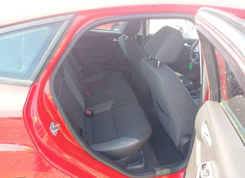 Photo 8 of 2014 Ford Focus SE (VIN 1FADP3K25EL100314)