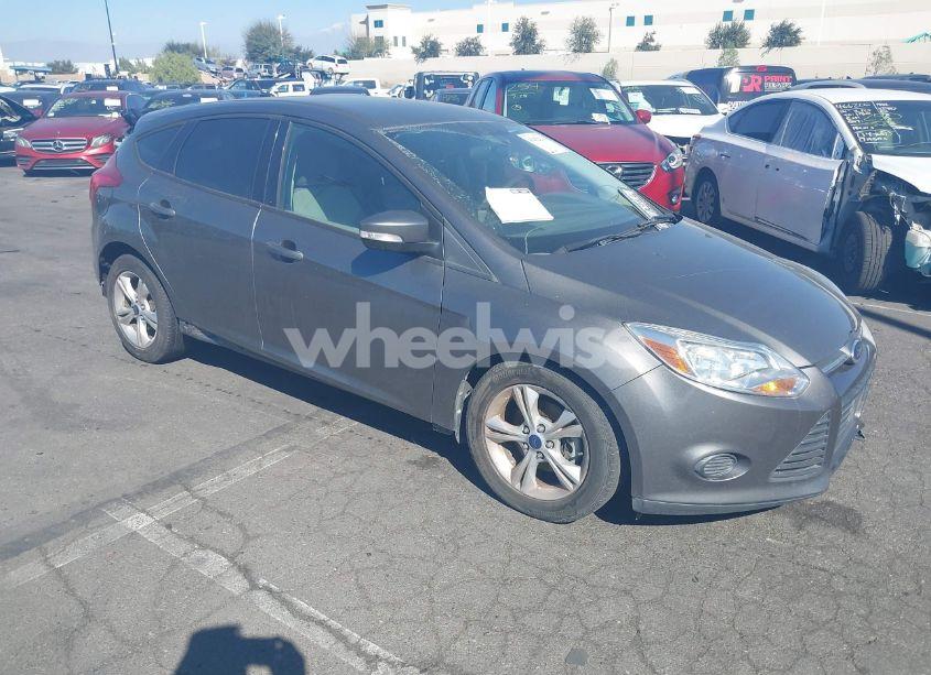 2014 Ford Focus SE (VIN 1FADP3K25EL113032) main photo