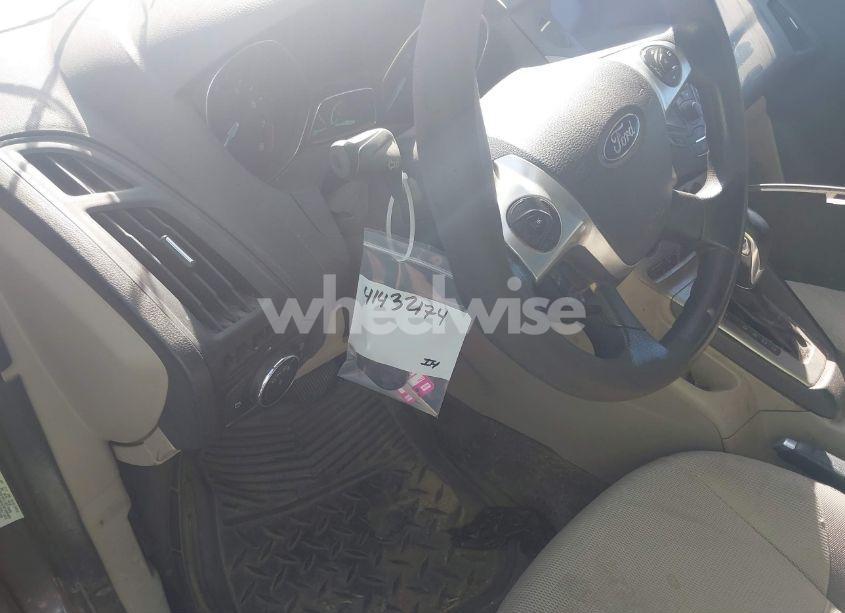 Photo 13 of 2014 Ford Focus SE (VIN 1FADP3K25EL113032)