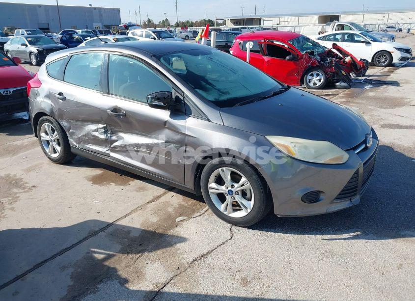 2014 Ford Focus SE (VIN 1FADP3K25EL140277) main photo