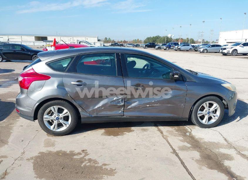 Photo 13 of 2014 Ford Focus SE (VIN 1FADP3K25EL140277)