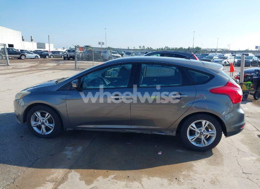 Photo 14 of 2014 Ford Focus SE (VIN 1FADP3K25EL140277)