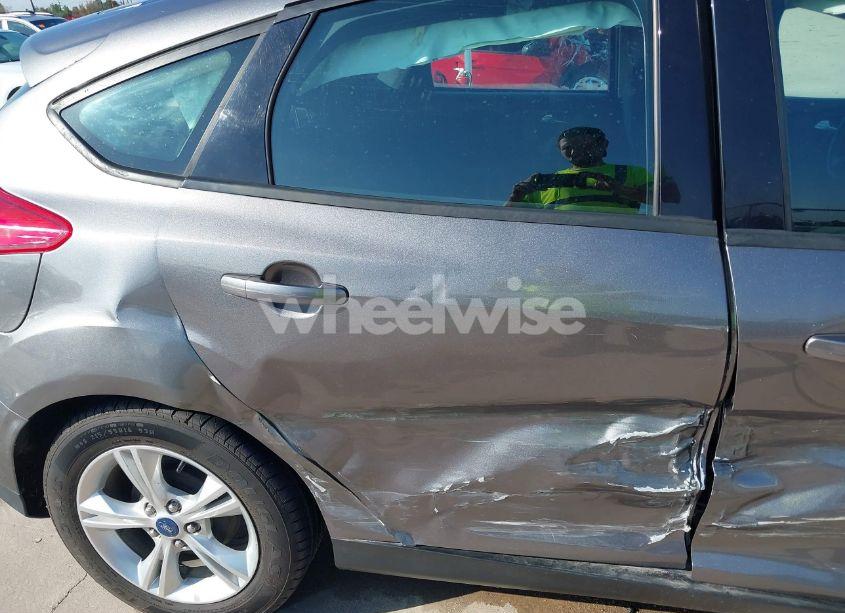 Photo 19 of 2014 Ford Focus SE (VIN 1FADP3K25EL140277)