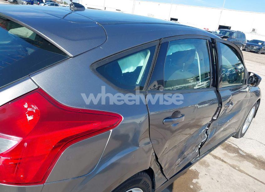 Photo 20 of 2014 Ford Focus SE (VIN 1FADP3K25EL140277)