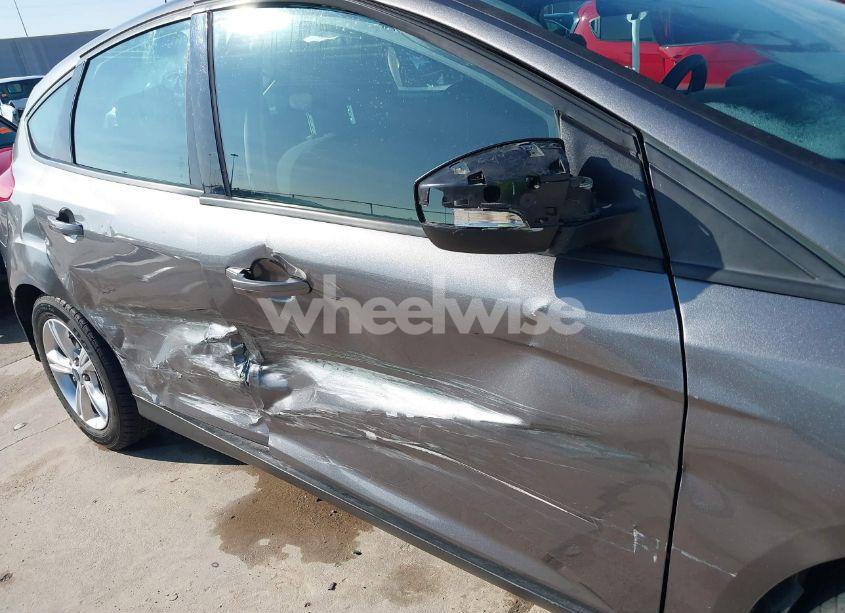 Photo 21 of 2014 Ford Focus SE (VIN 1FADP3K25EL140277)