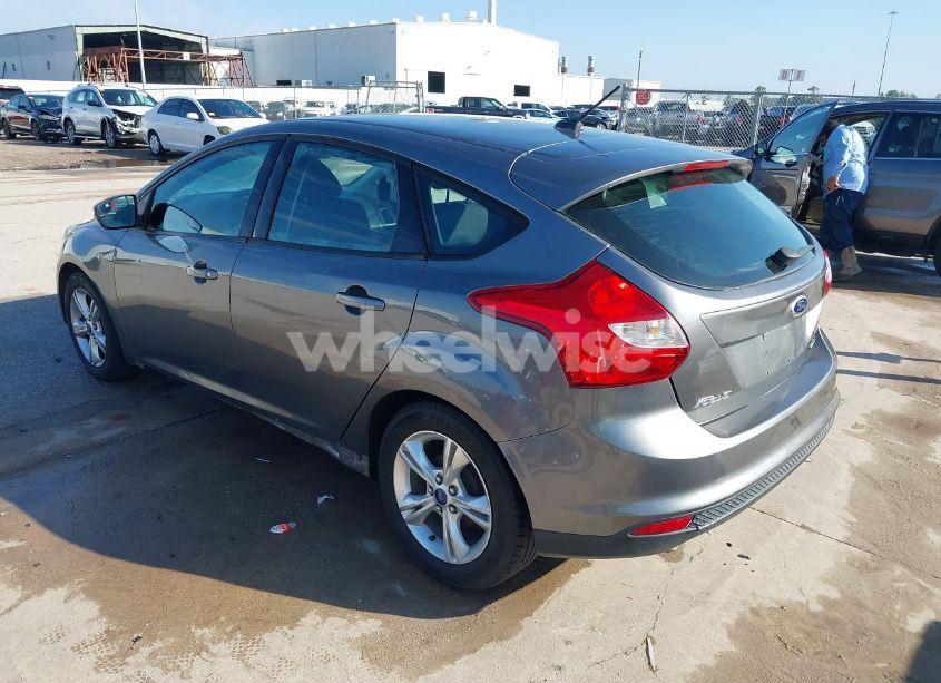 Photo 3 of 2014 Ford Focus SE (VIN 1FADP3K25EL140277)