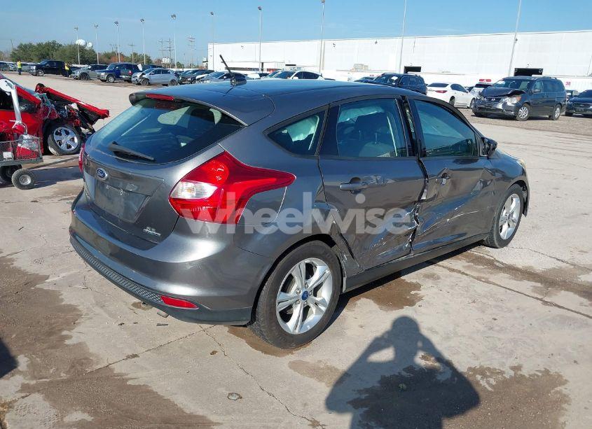 Photo 4 of 2014 Ford Focus SE (VIN 1FADP3K25EL140277)