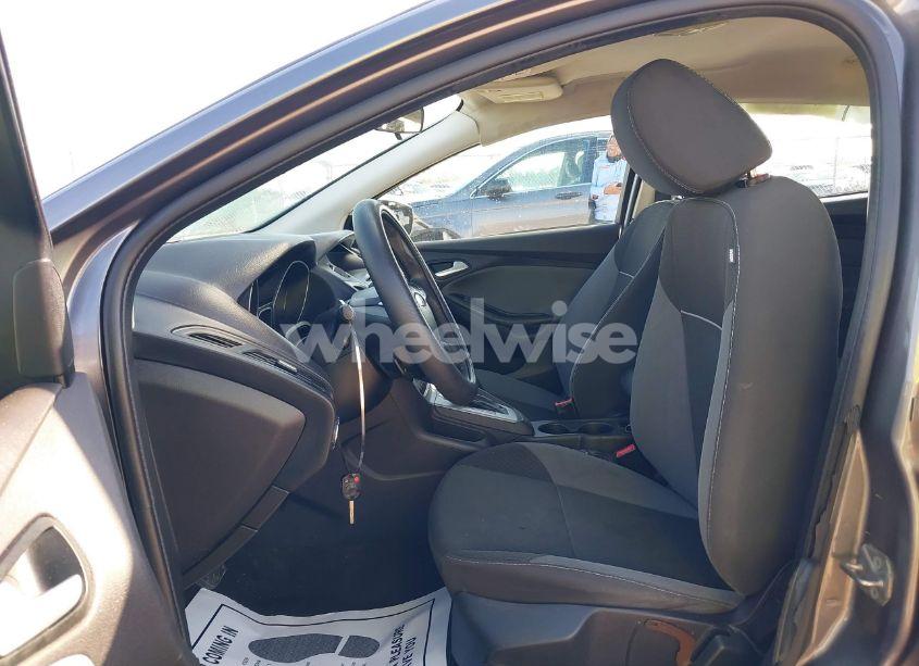 Photo 5 of 2014 Ford Focus SE (VIN 1FADP3K25EL140277)