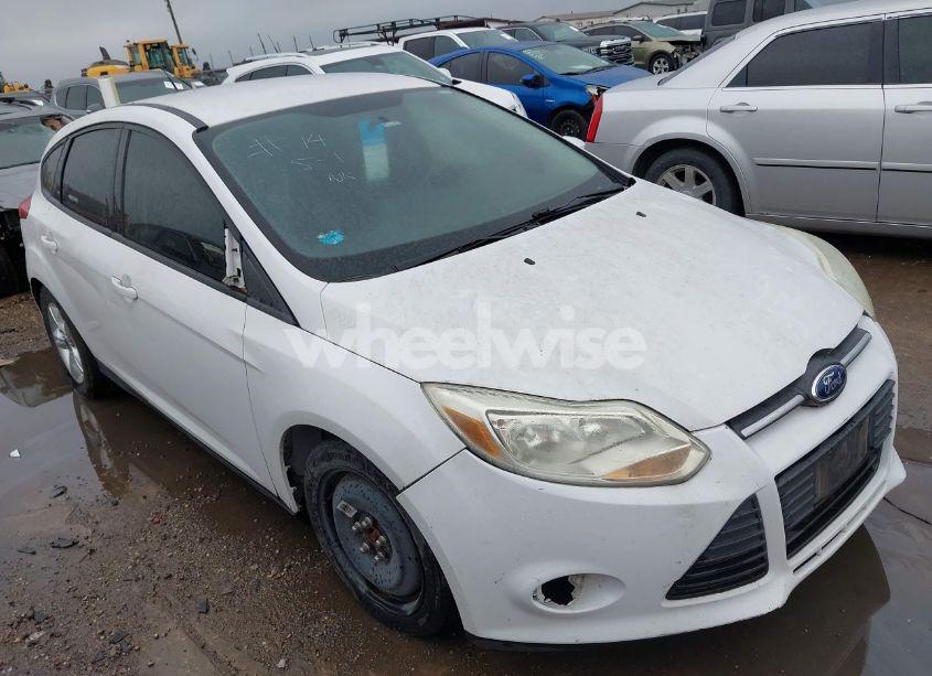 2014 Ford Focus SE (VIN 1FADP3K25EL140375) main photo