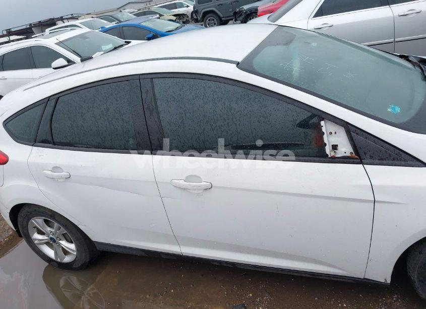 Photo 14 of 2014 Ford Focus SE (VIN 1FADP3K25EL140375)