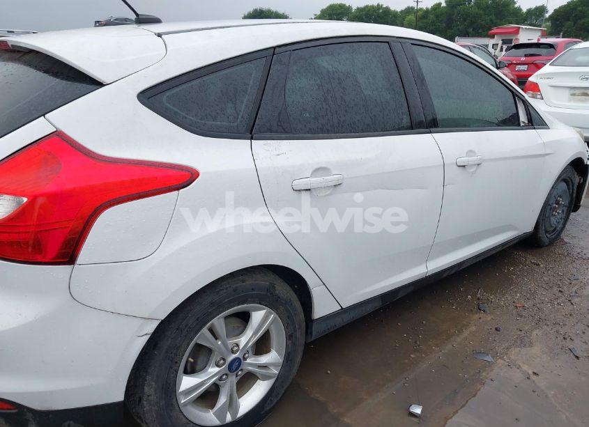 Photo 15 of 2014 Ford Focus SE (VIN 1FADP3K25EL140375)