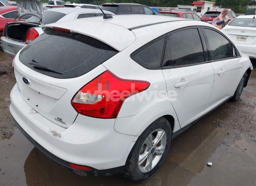 Photo 4 of 2014 Ford Focus SE (VIN 1FADP3K25EL140375)