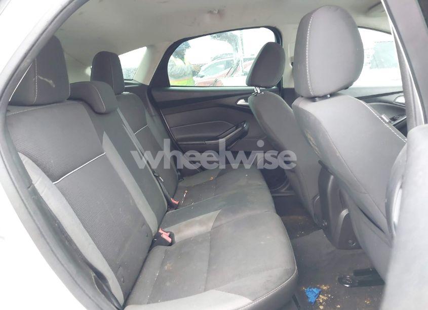 Photo 8 of 2014 Ford Focus SE (VIN 1FADP3K25EL140375)