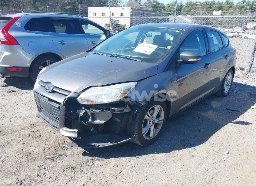 Photo 2 of 2014 Ford Focus SE (VIN 1FADP3K25EL144927)