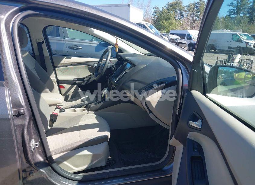 Photo 5 of 2014 Ford Focus SE (VIN 1FADP3K25EL144927)
