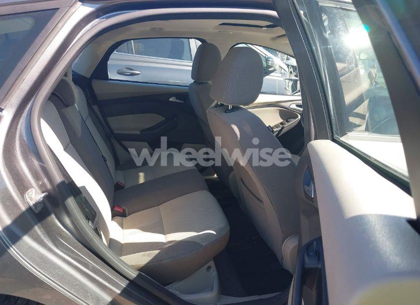 Photo 8 of 2014 Ford Focus SE (VIN 1FADP3K25EL144927)