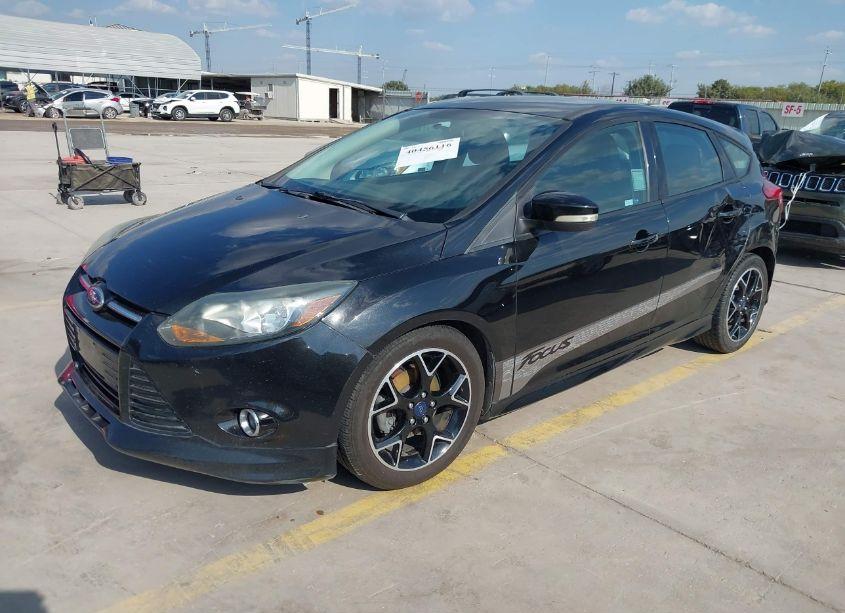 Photo 2 of 2014 Ford Focus SE (VIN 1FADP3K25EL156902)