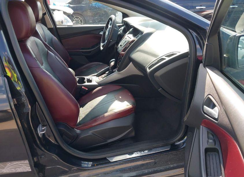 Photo 5 of 2014 Ford Focus SE (VIN 1FADP3K25EL156902)