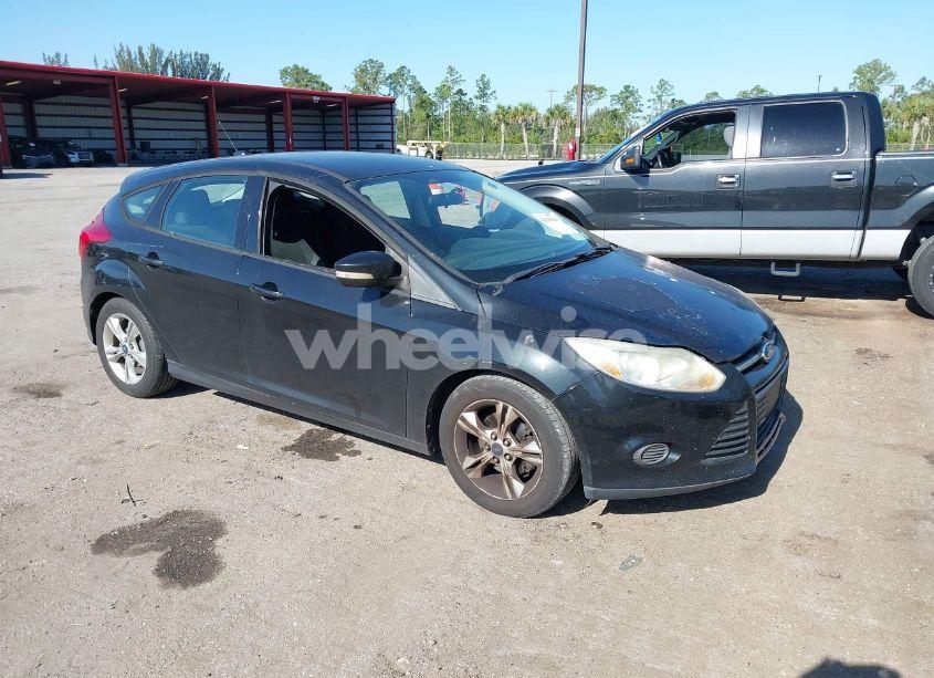 2014 Ford Focus SE (VIN 1FADP3K25EL161324) main photo